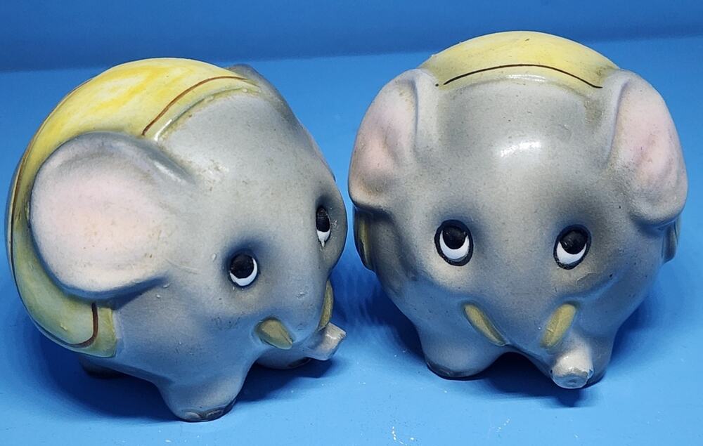 Round Elephant Salt & Pepper Shaker Set Japan 139 H955 Gray + Yellow